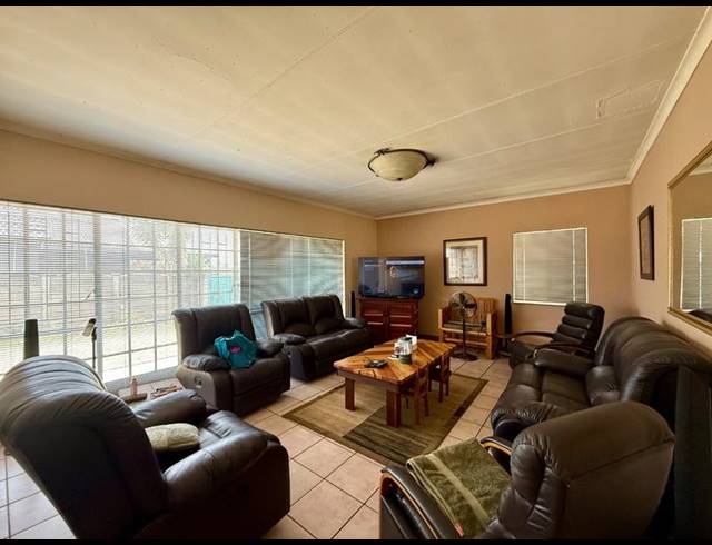 3 BEDROOM HOUSE FOR SALE IN VANDERBIJLPARK SE 6